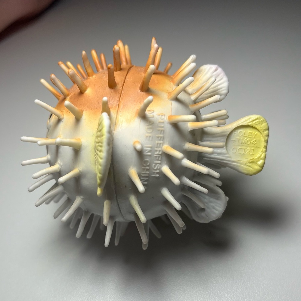 ❤️ Plastic Pufferfish - Picture 3 of 3